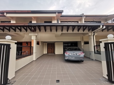 Well maintained 2.5 storey house
