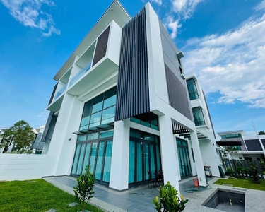 3 Storey Semi D Renovate with Lift Sejati Residence Cyberjaya 2.89mil