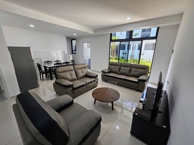 Alyvia Residence Townhouse LOWER UNIT For Rent Northbank
