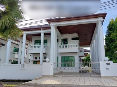 Bungalow with 5 en-suites at Taman Bayshore for RENT