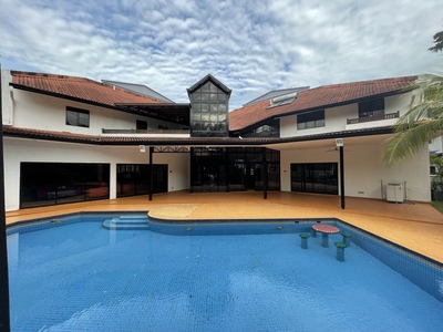 Bungalow with private pool. Titiwangsa.