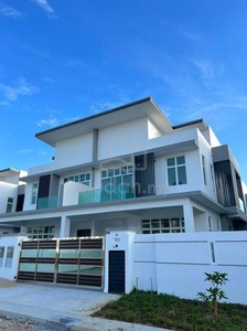 Full loan landed double storey cluster house@skudai mutiara rini