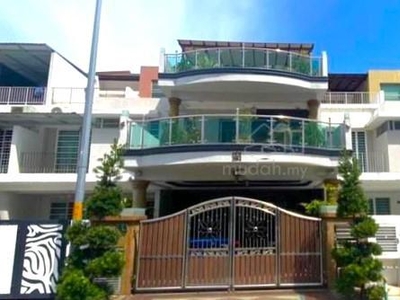Fully Renovated & Extend Bandar Botanic 2.5 Storey House For Sale