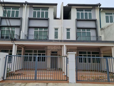 JB Taman Pulai Mutiara Acacia
2.5 Storey. Directly to the homeowner.