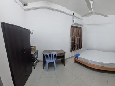 Middle Room for Rent @ Netizen Residence