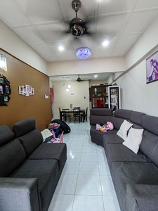 Non Bumi Lot Permai Villa Apartment Puchong With Kitchen Cabinet