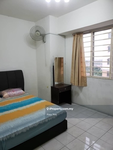 Well kept, mature area, sell with tenancy, value buy, close to kl city