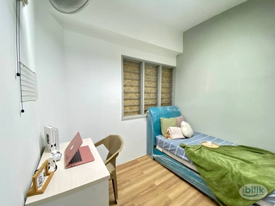 Affordable Rooms Just Steps Away from Public Transport!