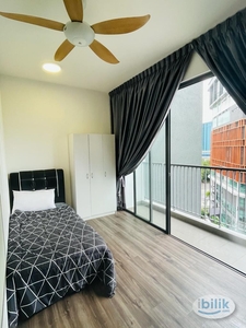 Fully Furnished Balcony Middle Room 1 minute walking distance to UCSI!!!