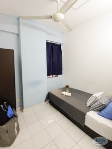 Small Single room with fans rent at Mutiara Damansara