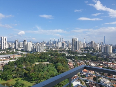 High floor facing kl city skyline and greenary park