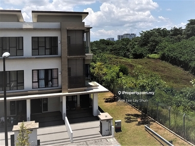 3 Storey Townhouse Fully Furnished for Rent & Short Term