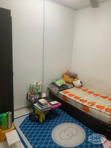 Air cond Middle Room at South City Plaza, Seri Kembangan, Free shuttle bus to UPM &APU, Walking distance to MRT serdang, below have south city mall .