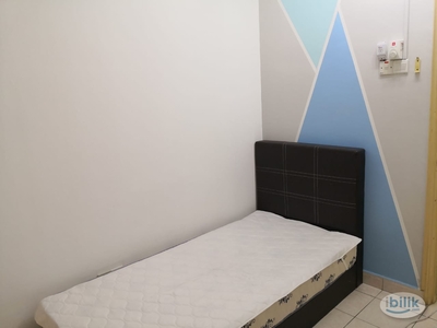 Single Room Near MRT Surian⭐️1 Station to Segi, Ikea and The Curve⭐️Free Wifi, Water and Electric