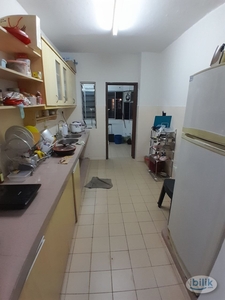Mix Gender Unit Room with Aircond, 5min to walk LRT Lembah Subang, Grocer and Eateries