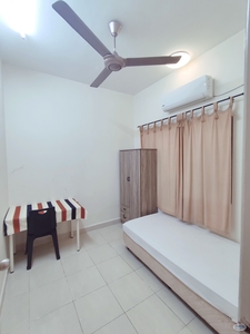 Female Single room available at Pelangi utama condominium