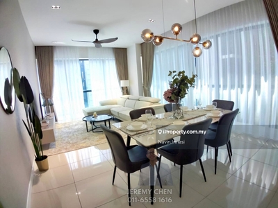 Luxury Living in 2 Bedrooms Heart of KLCC. Beside Singapore Embassy.