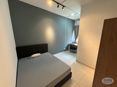 Medium Room [No Partition] to Rent at Bandar Puteri 10 Puchong [Landed House]