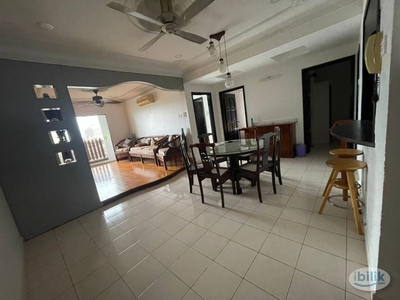 Middle Room at Sri Putramas I, Dutamas