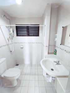 Middle room available at Pelangi utama condominium