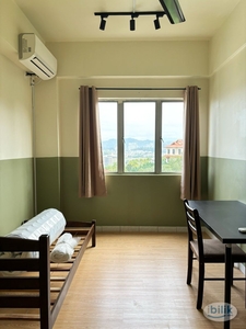 Middle Room with Aircon/WIFI + Electric included @Pangsapuri Ria