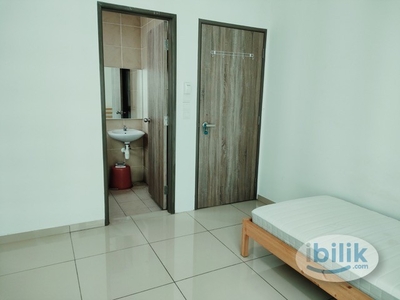 Middle Room with Private Bathroom at Tree Sparina, Bayan Lepas for RENT !! Near Airport !! FREE WIFI !!