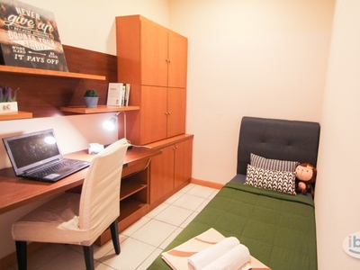 Single room 8 Min to MRT 1 Station to LRT Hang Tuah Free Wifi , Water, Electric