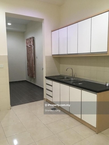 Riana Green East with build in wardrobe for rent
