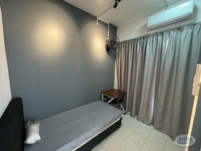Puchong Single Room with Window for Rent at Bandar Puteri 10 [Landed House]