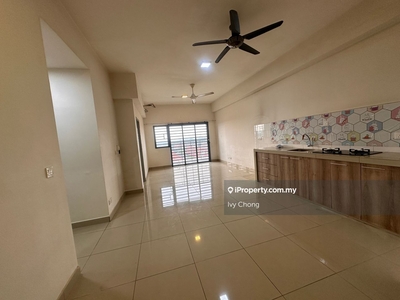 The Wharf Residence, 2 Rooms Apartment for Rent. With Kitchen Cabinet.