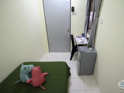 ❤️FEMALE Single Room with Mini Fridge❤️ Fully furnished 8 minutes walk to Surian MRT