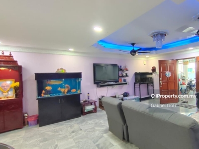 Freehold Corner House With Ample Parking Space & Matured Area