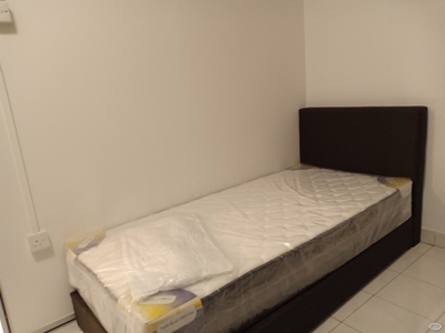 Fully furnish 【NON-SHARING】 sizeable PRIVATE SINGLE room, 5min walk to【LRT】 LEMBAH SUBANG (Kelana Jaya Line), Ara Damansara, Petaling Jaya