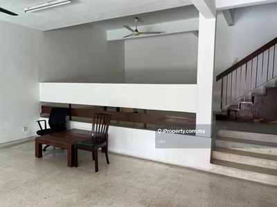 Gated & guarded 2-sty house unit for rent in Taman Desa