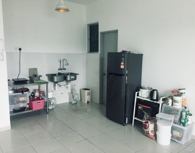 Master Room for Rent: Exclusively for Females at The Zizz, Damansara Damai! (Move-In Immediately)
