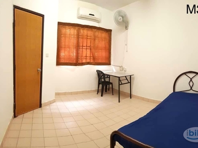Middle for rent at kota damansara