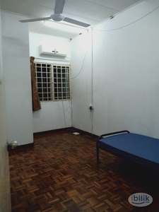 Middle Room at Kota Damansara, Petaling Jaya