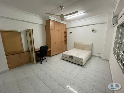 Middle Room at Ridzuan Condominium, Bandar Sunway Near Sunway Medical Centre