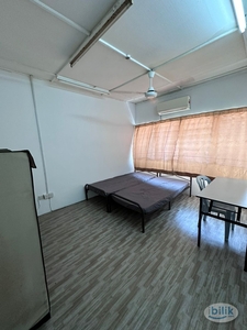 Middle room for rent