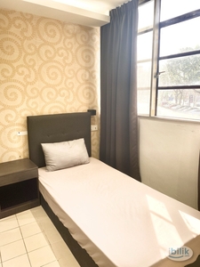 【Private Bathroom 】8 Min to KTMSeriAtria Single Room Hotel at SS3