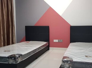 Discover fully furnished middle room for rent at Subang 2! Move-in ready with stylish design and complete furnishings.