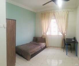 Female House, Master bedroom for Rent
