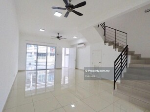 Freehold, 3 Storey 4-Room Terrace @ Bayu Heights, Seri Kembangan