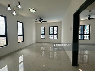 Furnsihed 2 rooms for rent with parking at trio klang facing pool