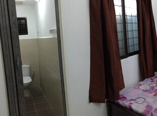 Kelana Jaya LRT line - Aircond room & toilet (Tmn Bahagia station)