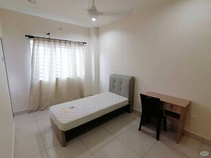 Single bedroom with private bathroom