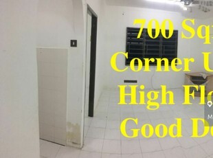 Sri Ivory 700 Sqft High Floor 1 Car Park Corner Unit Good Deal