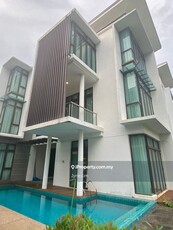 Waterfront Lakeview Villa with privated pool nestled by Putrajaya Lake