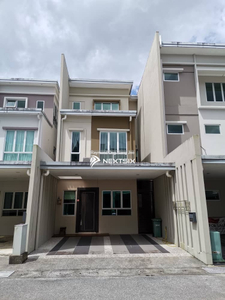 3 Storey Townhouse Academia Land for SALES