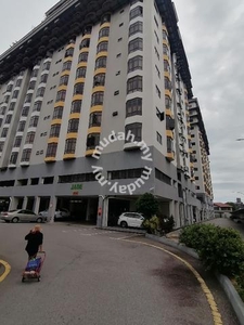 Straits Court Ujung Pasir For Rent